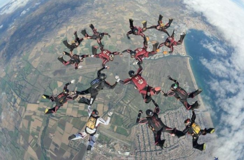 qatari-skydiving-team-gets-fourth-guinness-world-record.png