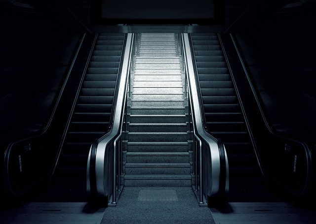 escalator-ged5f6d1d0_640.jpg