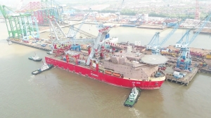 中国の5,000トン吊りクレーンを搭載した深海パイプライン敷設船