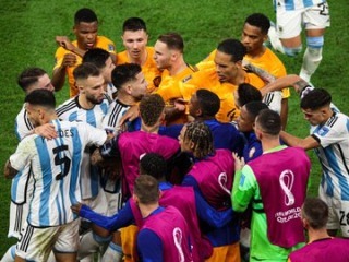 A massive melee breaks out as an Argentine clearance is whacked into the Dutch bench