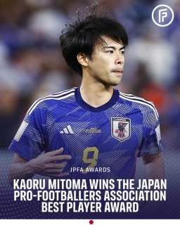 Kaoru Mitoma is named the JPFA 2022 player of the year
