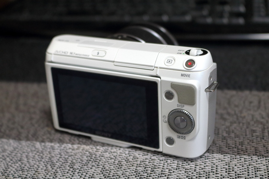 ミラーレス一眼カメラ SONY NEX-F3を中古で買ってみた | 大阪 