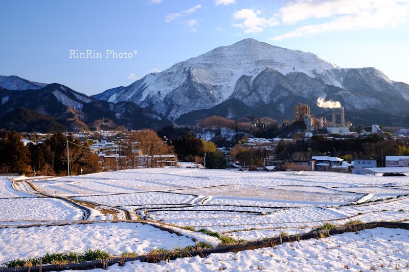 2022年２月雪の武甲山と棚田.