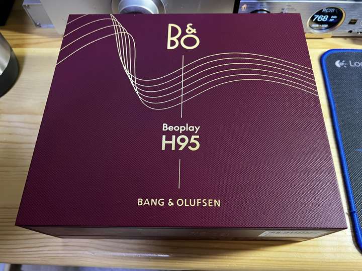 Bang_and_Olufsen_Beoplay_H95_Lunar_Red_02.jpg