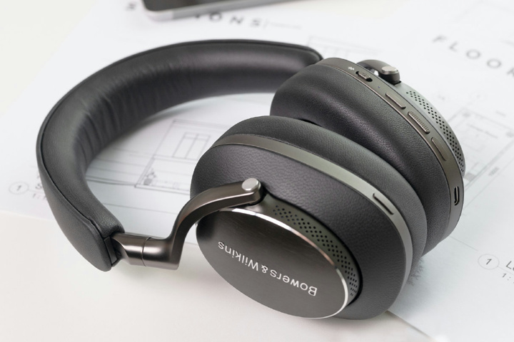 Bowers_and_Wilkins_PX8_09.jpg