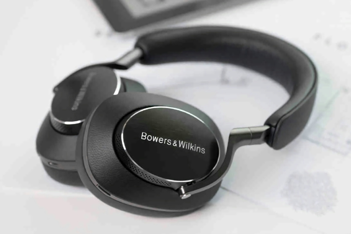 Bowers_and_Wilkins_PX8_12.jpg