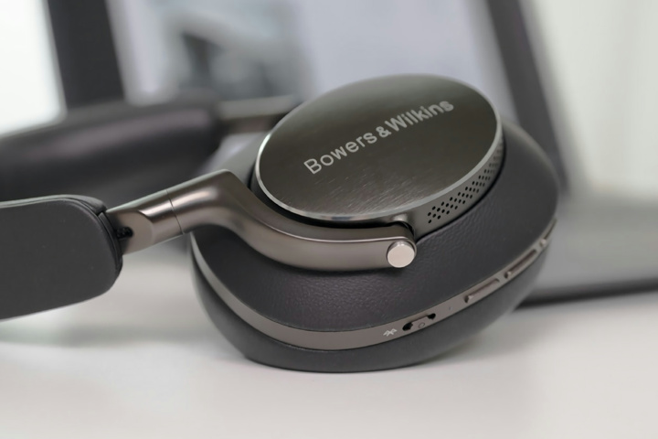 Bowers_and_Wilkins_PX8_13.jpg