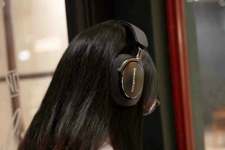 Bowers_and_Wilkins_PX8_16.jpg